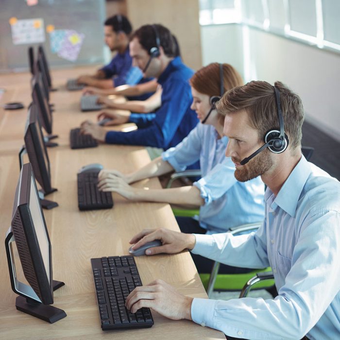 pic high angle view of business people working at call utc